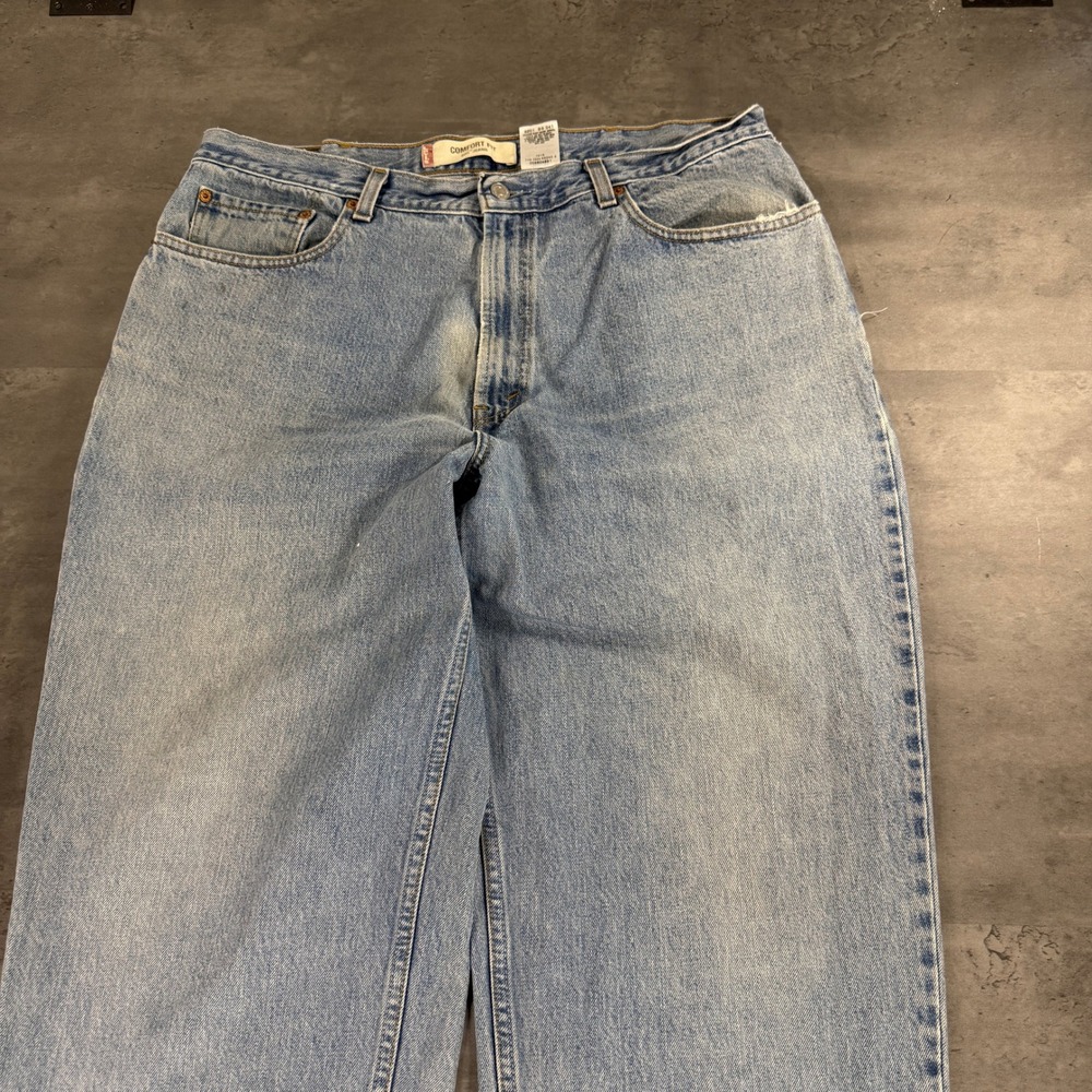 Vintage Levis 560 Jeans Men 38x30 Light Wash Comfort Fit Baggy Distressed - Picture 2 of 10